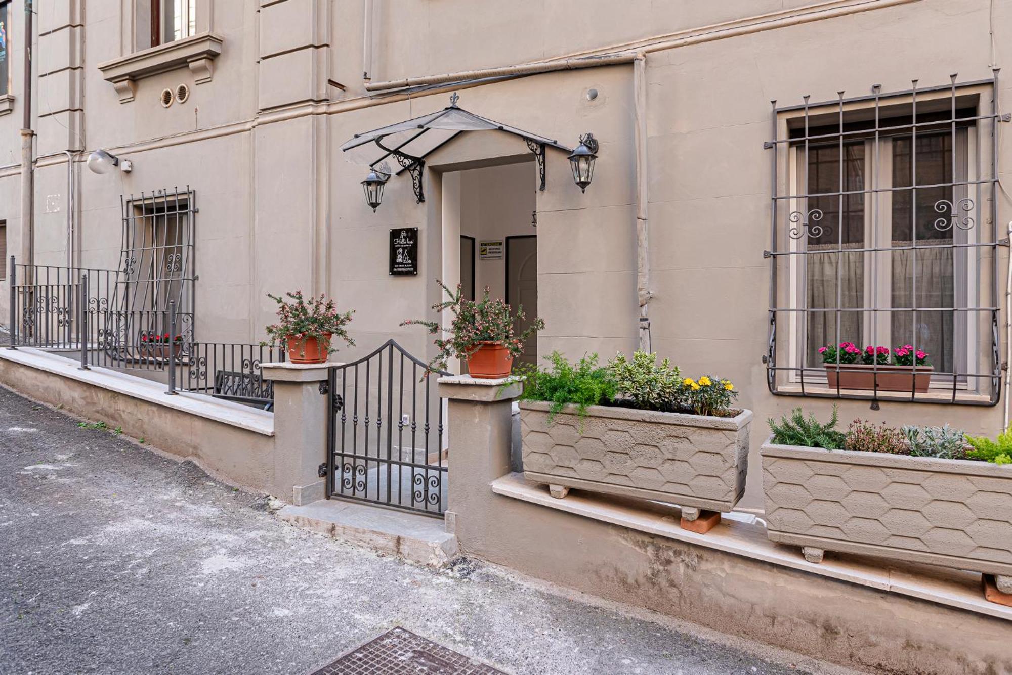 Helle Hus Guest House - 200M From Piazza Bologna Metro And 10 Minutes From The Colosseum Bagian luar foto